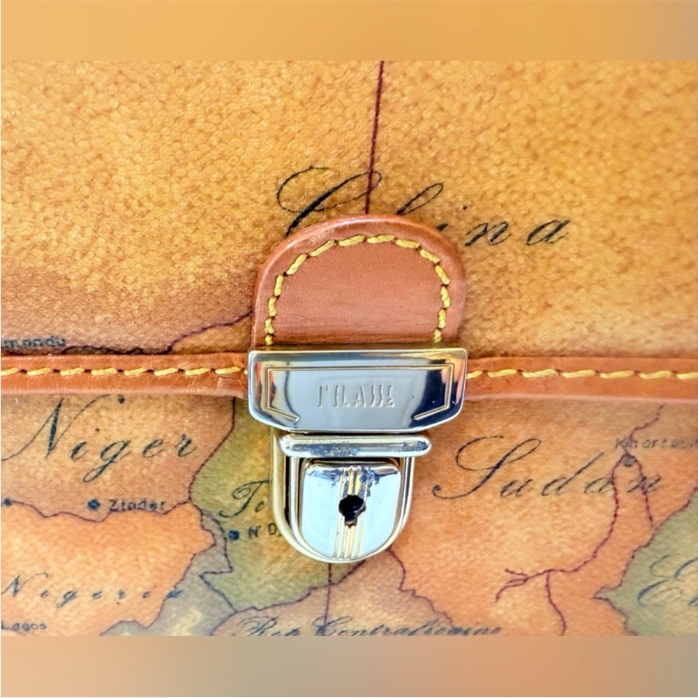 Alviero Martini 1a Classe Geo- Clutch wristlet bag EUC - Picture 8 of 15
